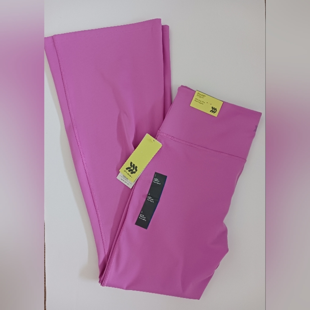 NWT All In Motion - Ultra High-Rise Flare Leggings - Picture 7 of 9
